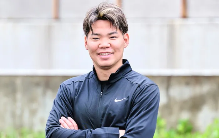 インタビューに答える吉田拓矢