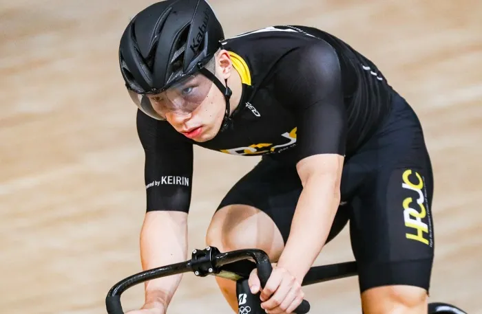 鋭いまなざしで走る寺崎浩平