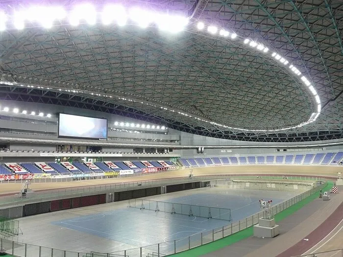 開催場の小倉競輪場はドーム型の競輪場