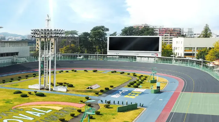 京王閣競輪場のバンク